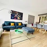Spacious Two Bedrooms W Parking&Balcony