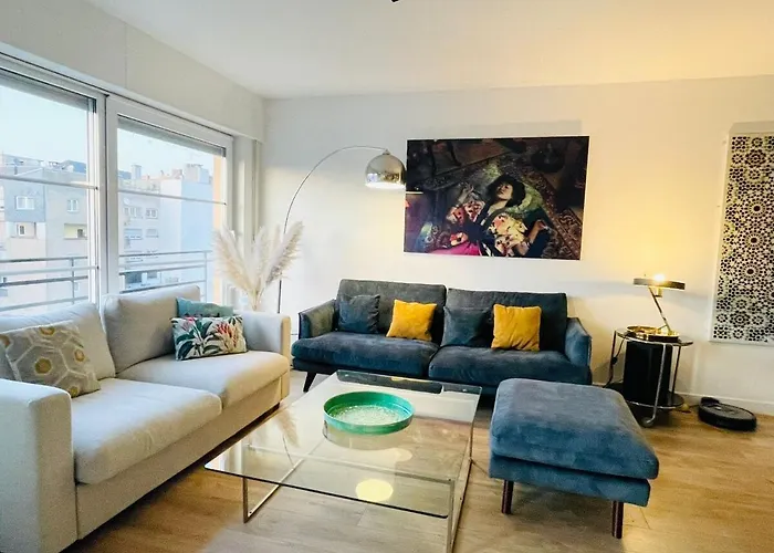 Spacious Two Bedrooms W Parking&Balcony