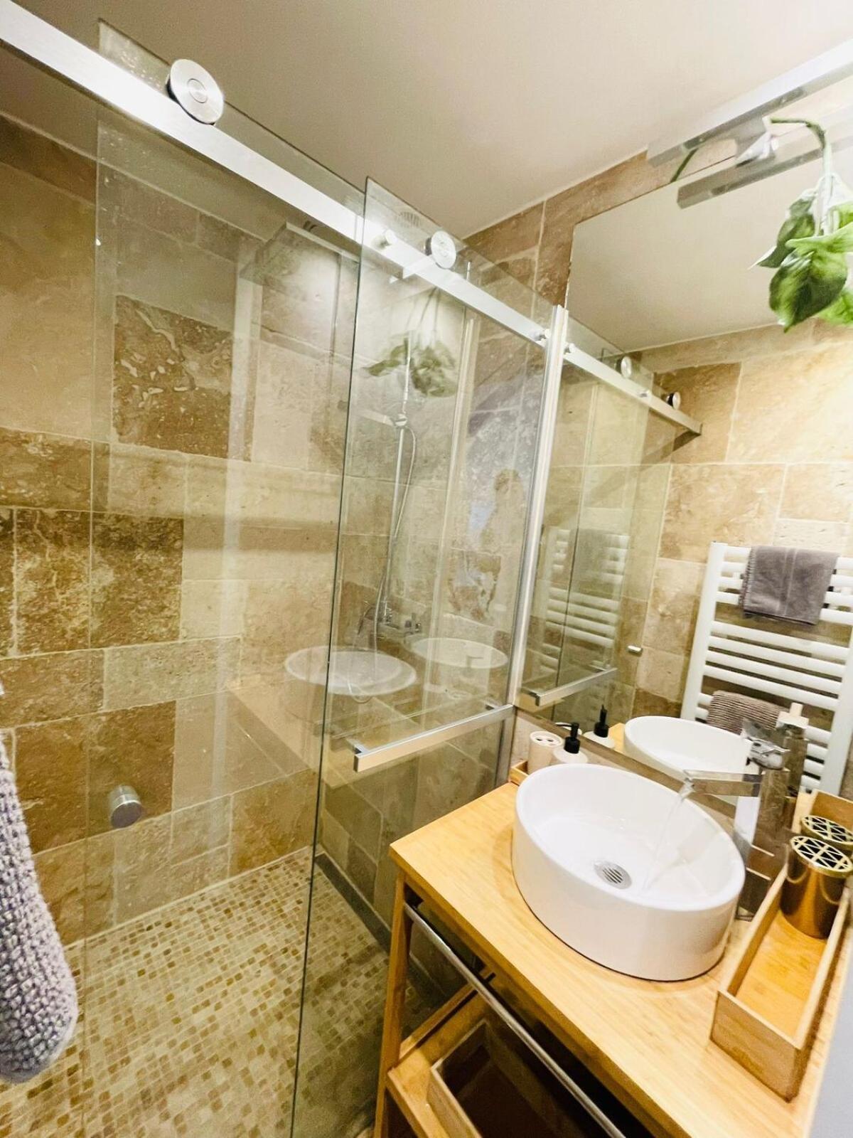 Spacious Two Bedrooms W Parking&balcony Luxembourg
