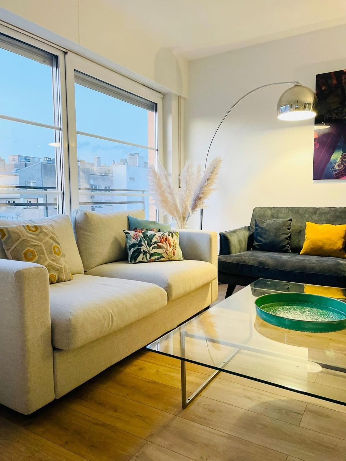 Apartment Spacious Two Bedrooms W Parking&balcony *