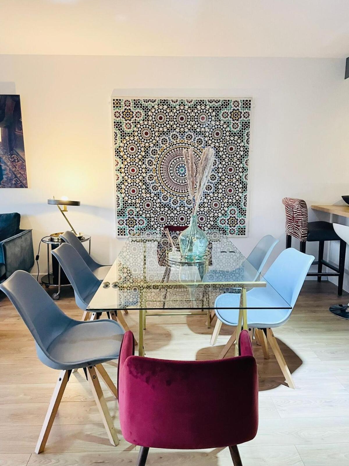 Spacious Two Bedrooms W Parking&balcony Apartment